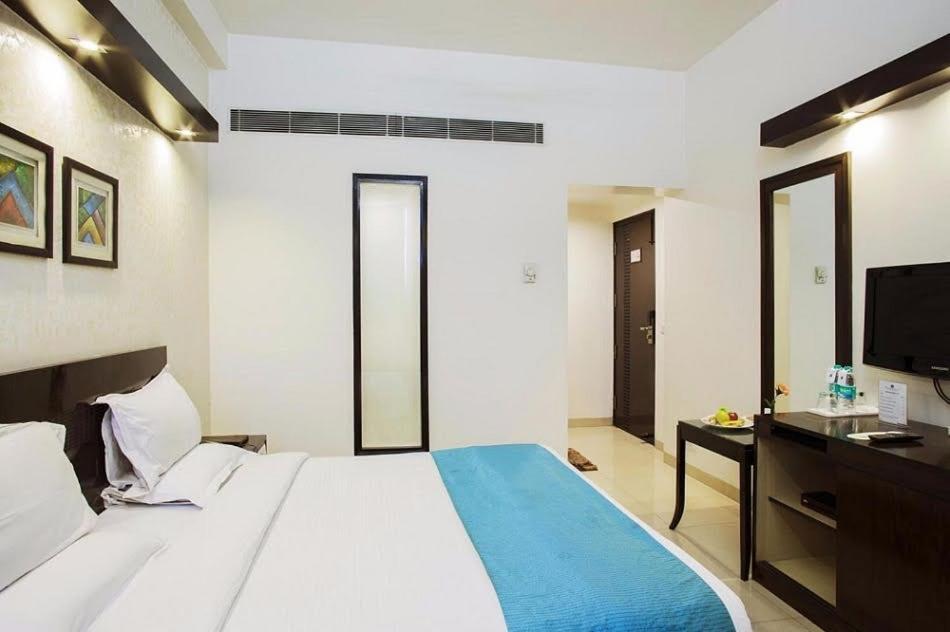 Rockland Hotel, C.R Park New Delhi Exterior photo