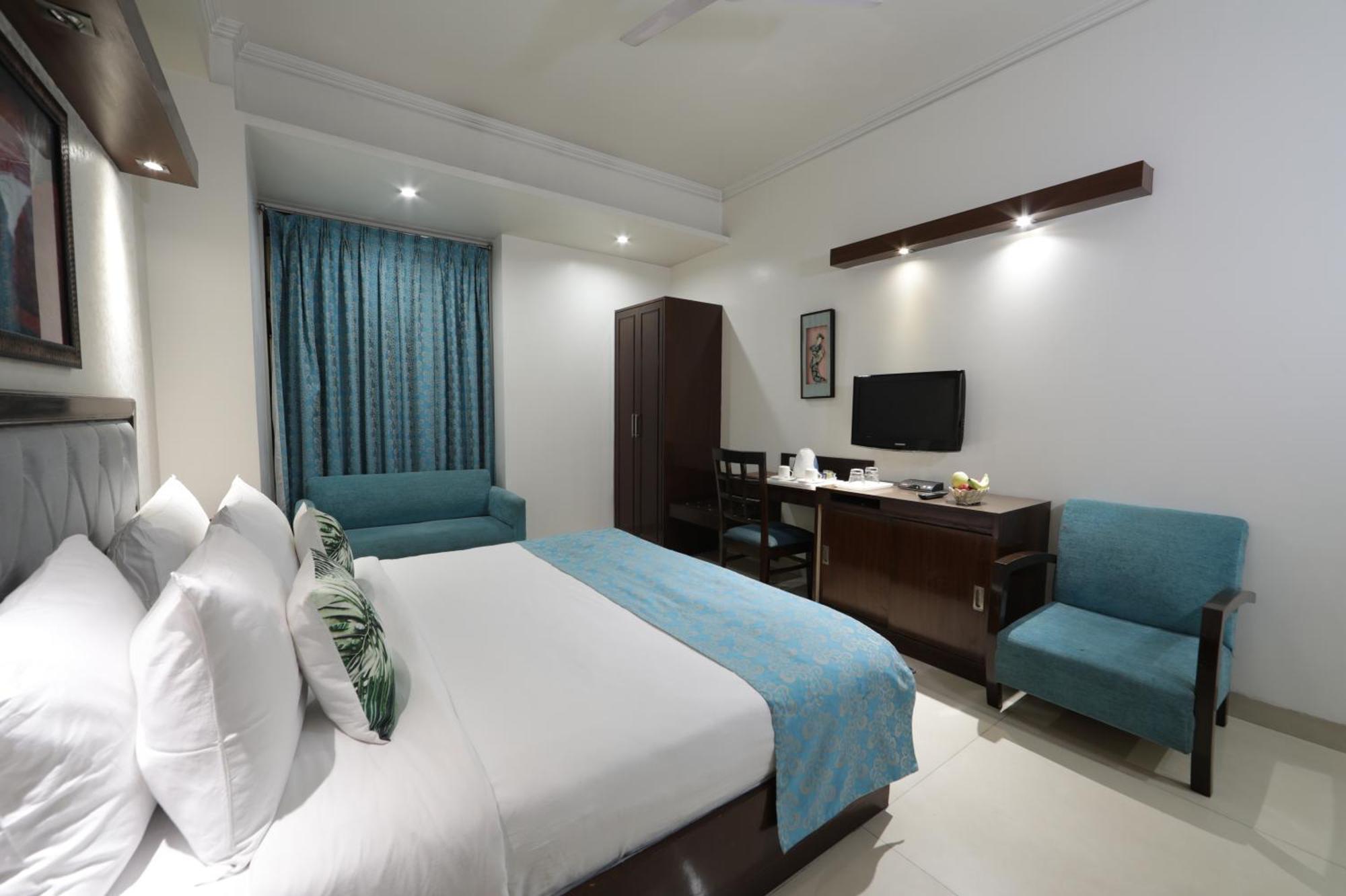 Rockland Hotel, C.R Park New Delhi Exterior photo