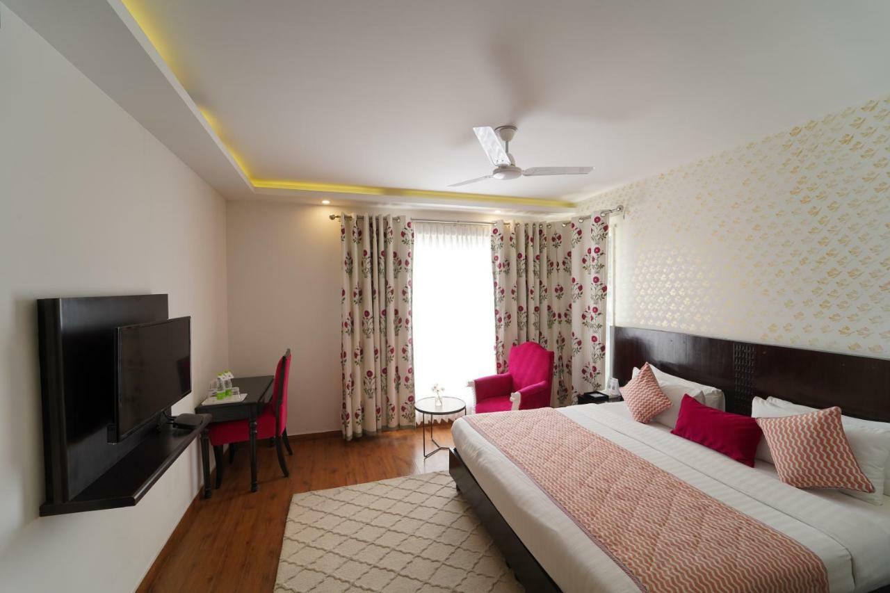 Rockland Hotel, C.R Park New Delhi Exterior photo