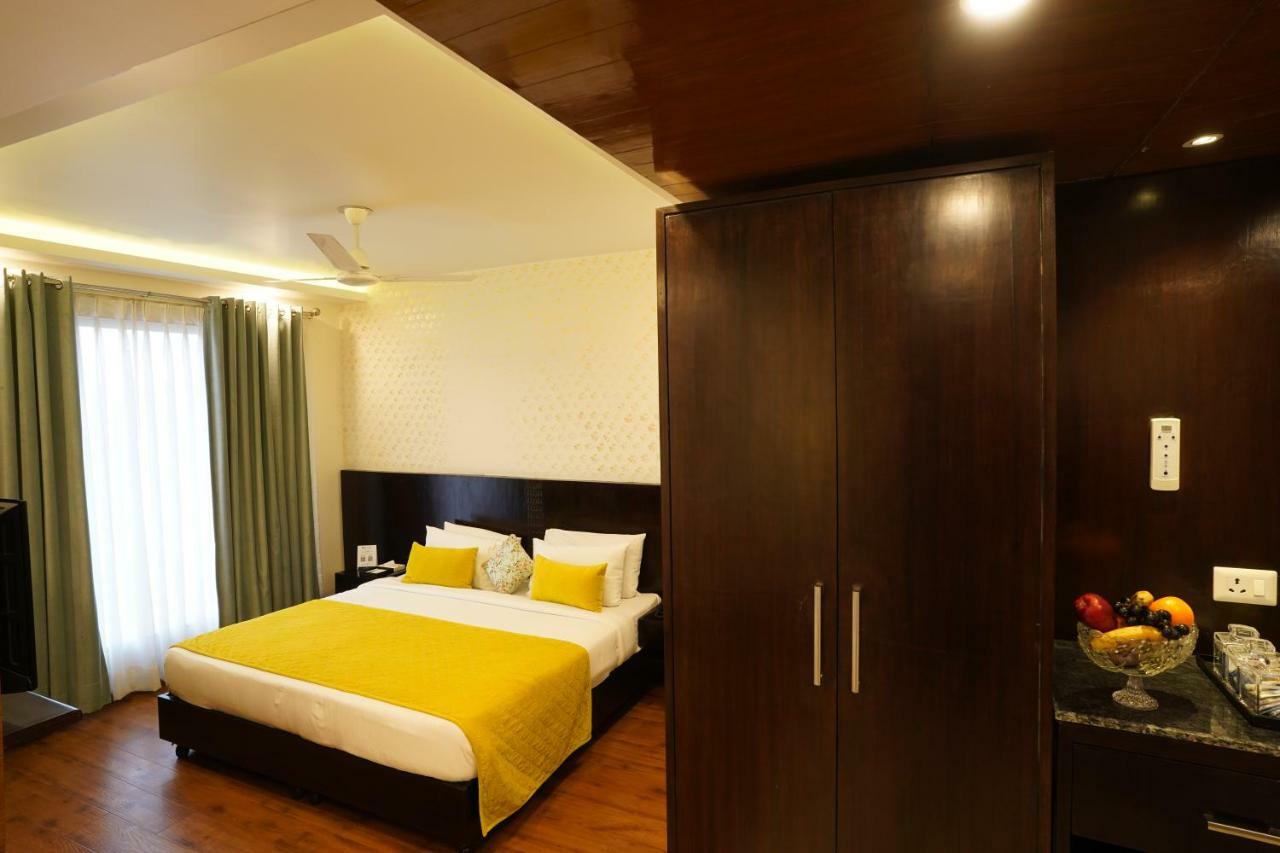 Rockland Hotel, C.R Park New Delhi Exterior photo